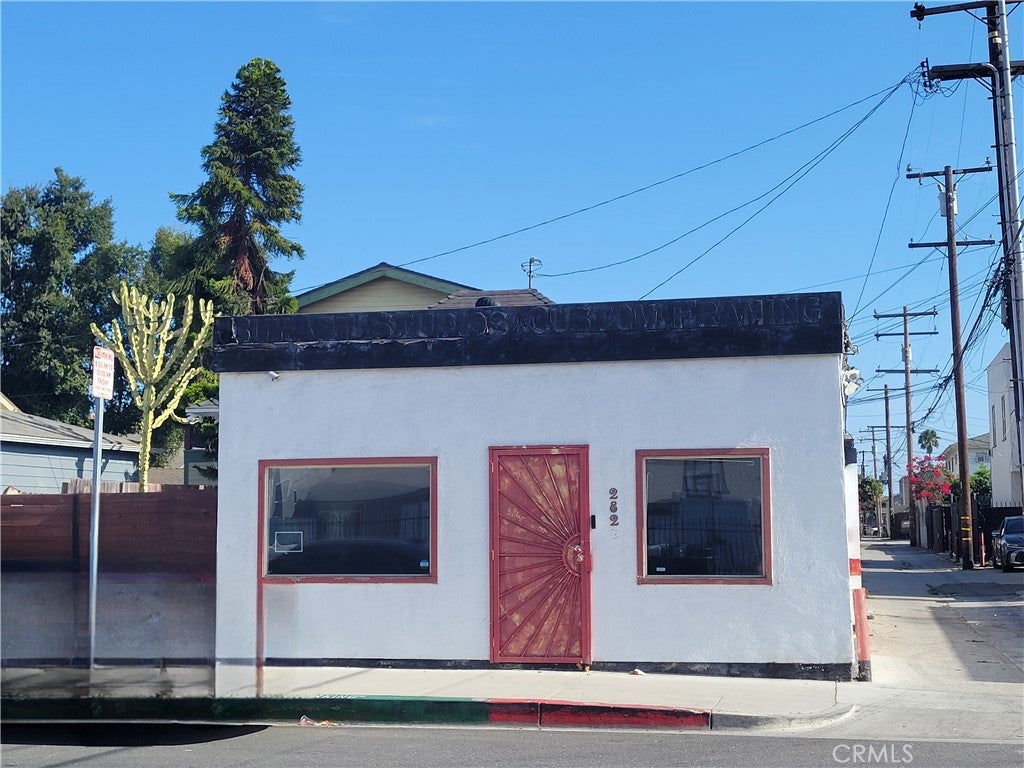 2828 E 10th