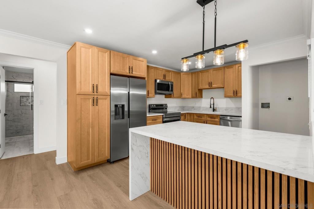 1328 Iris Ave Unit 5