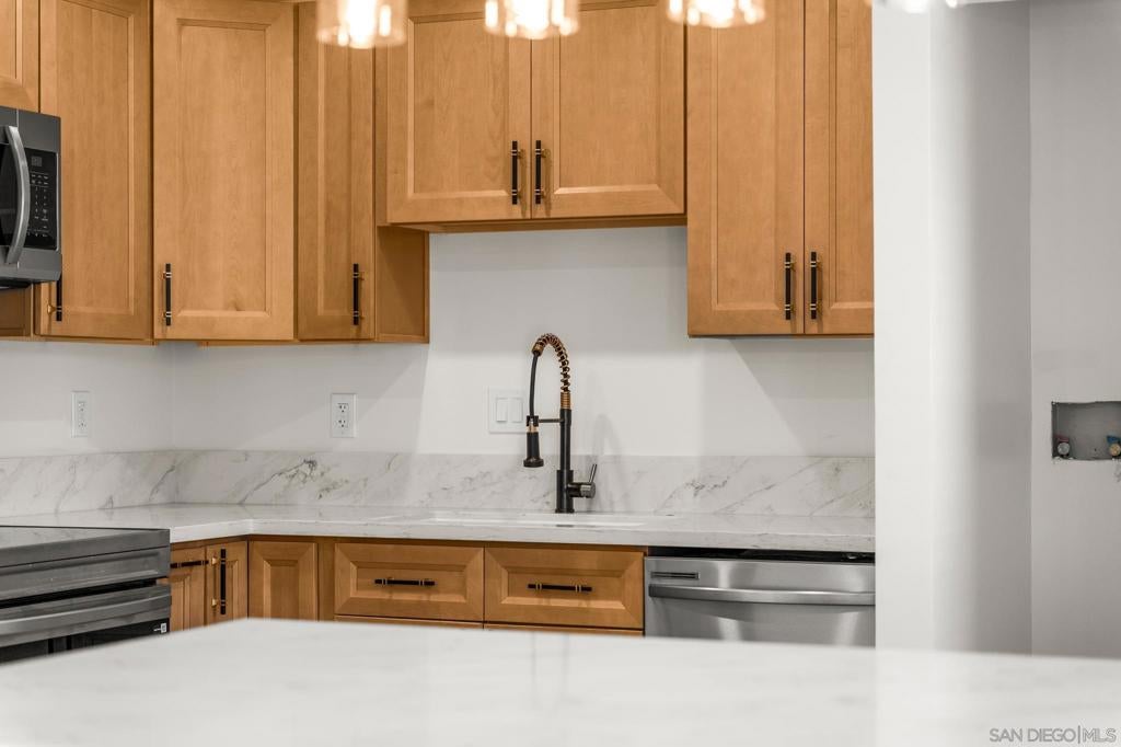 1328 Iris Ave Unit 5