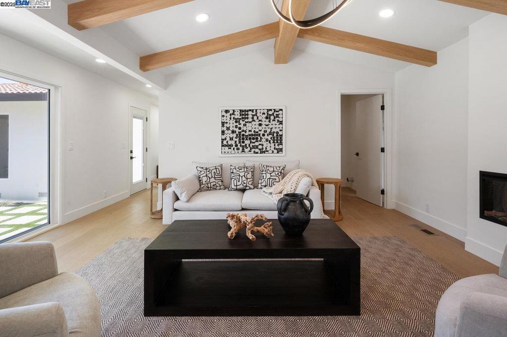 Properties 4 2662 Tuliptree Ln