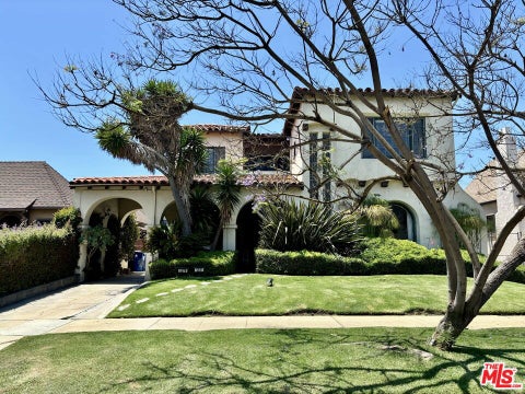 Photo of 1281 S Highland Avenue, Los Angeles, CA 90019 (MLS # 26104830)