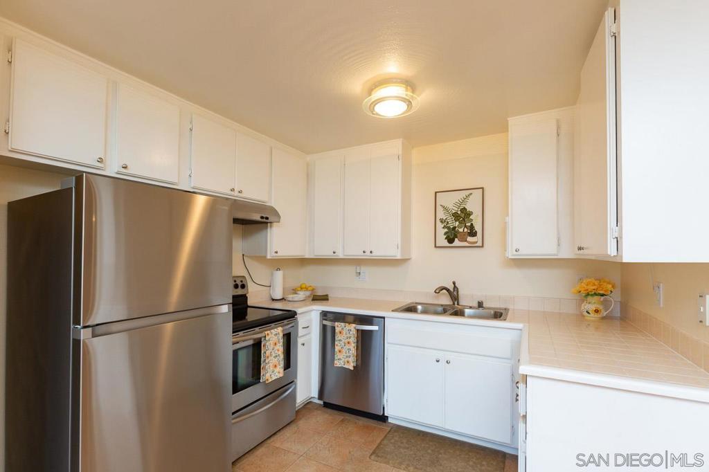 6330 Genesee Avenue 112