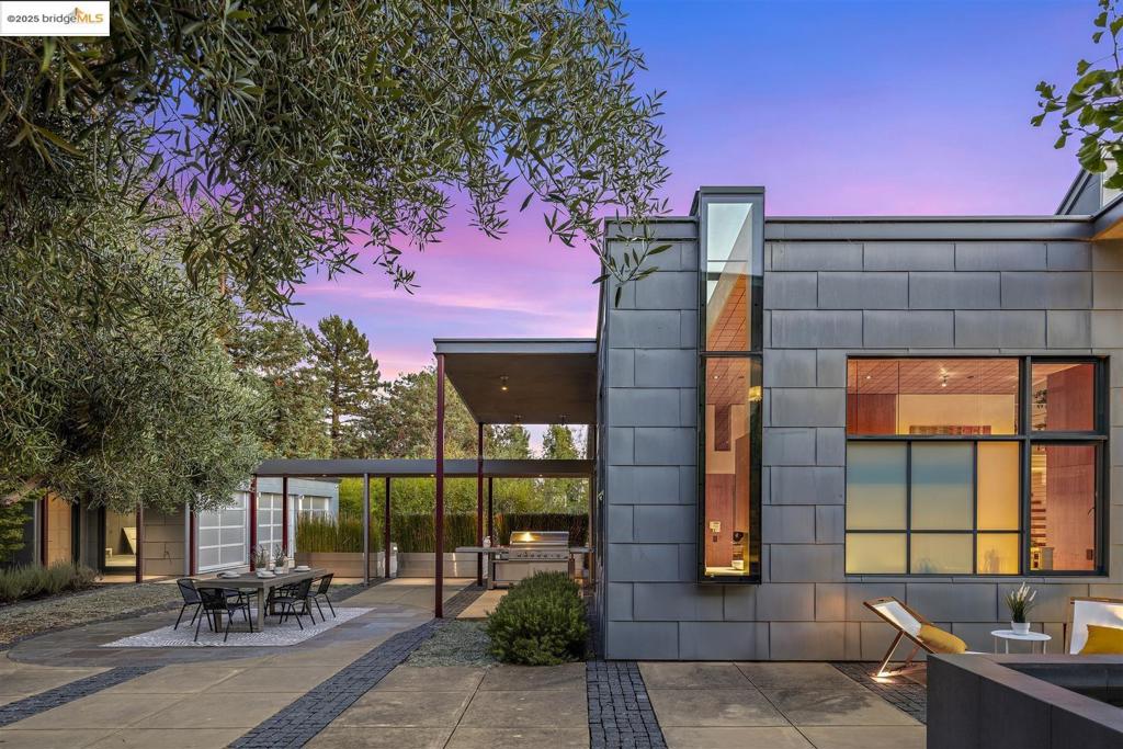 CLAREMONT HILLS - Residential