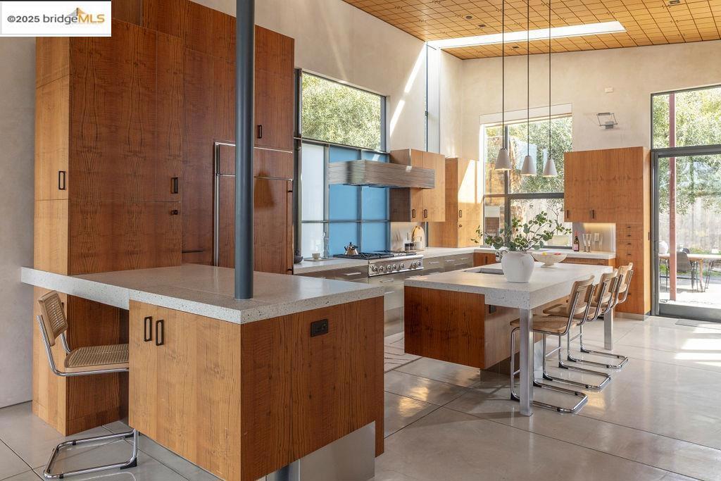 CLAREMONT HILLS - Residential