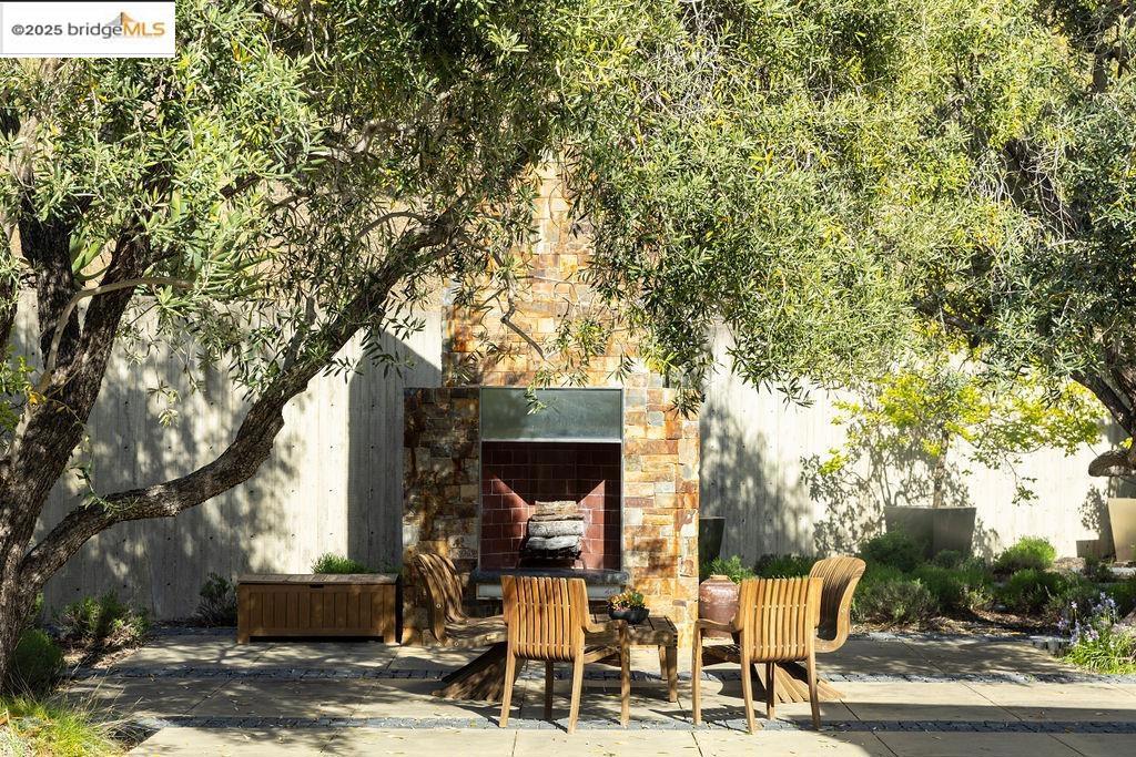 CLAREMONT HILLS - Residential