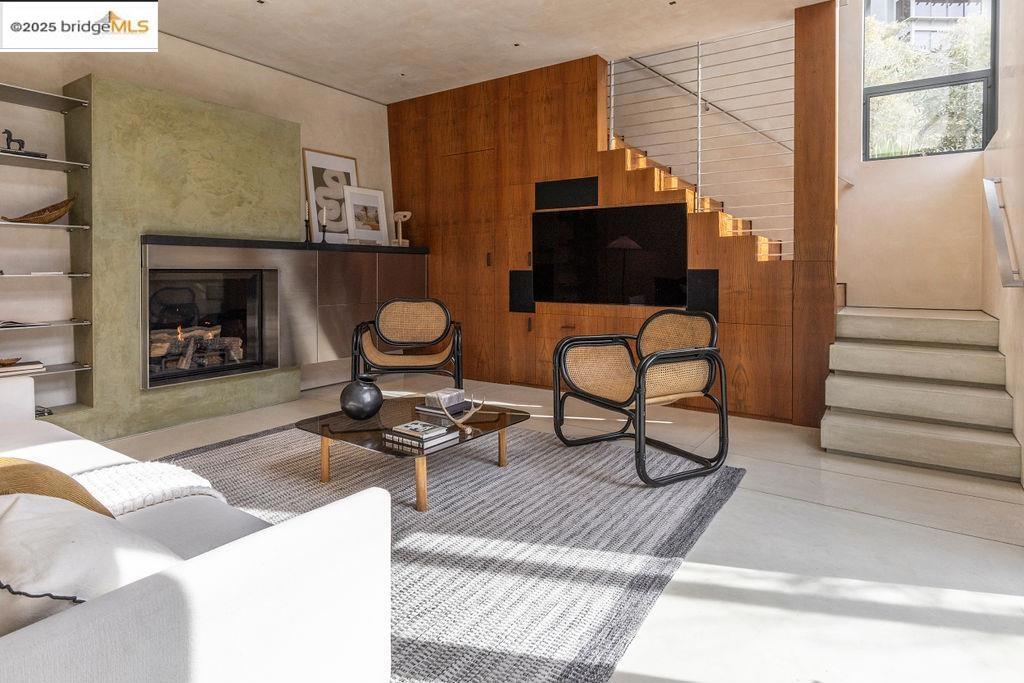 CLAREMONT HILLS - Residential