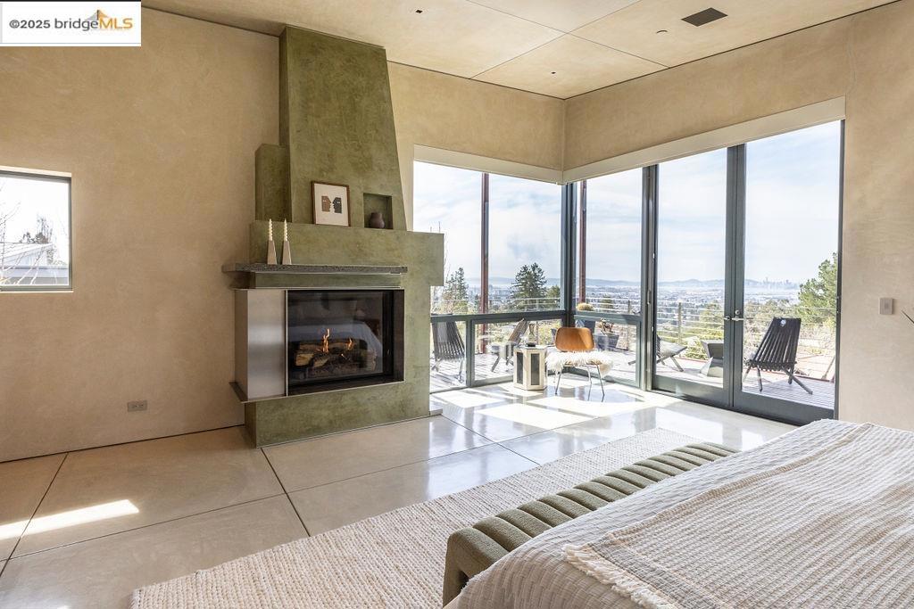 CLAREMONT HILLS - Residential