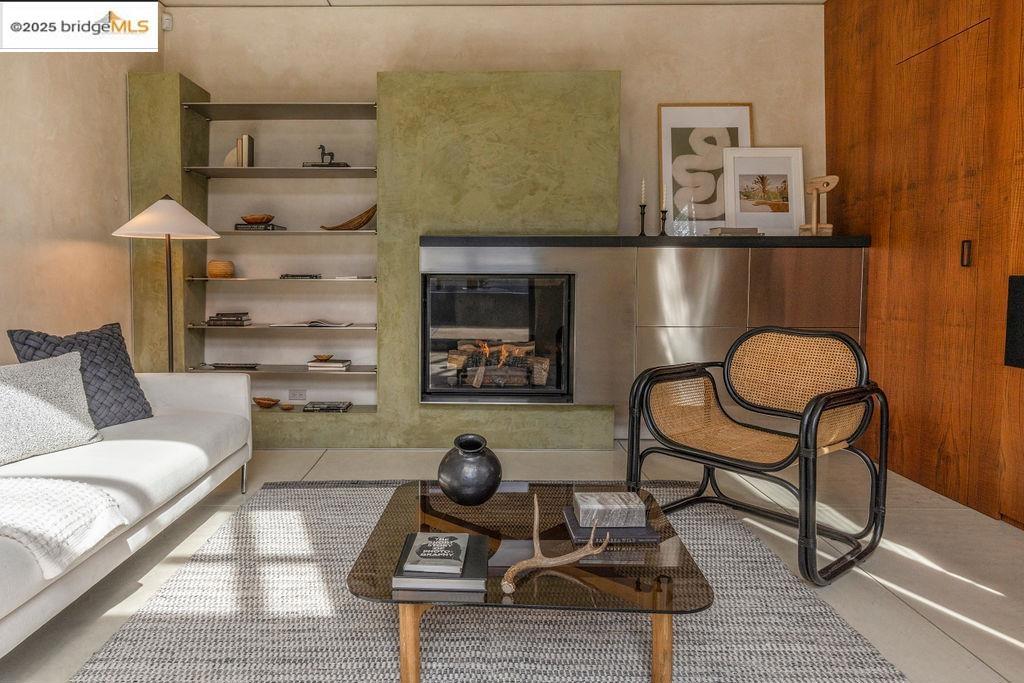 CLAREMONT HILLS - Residential