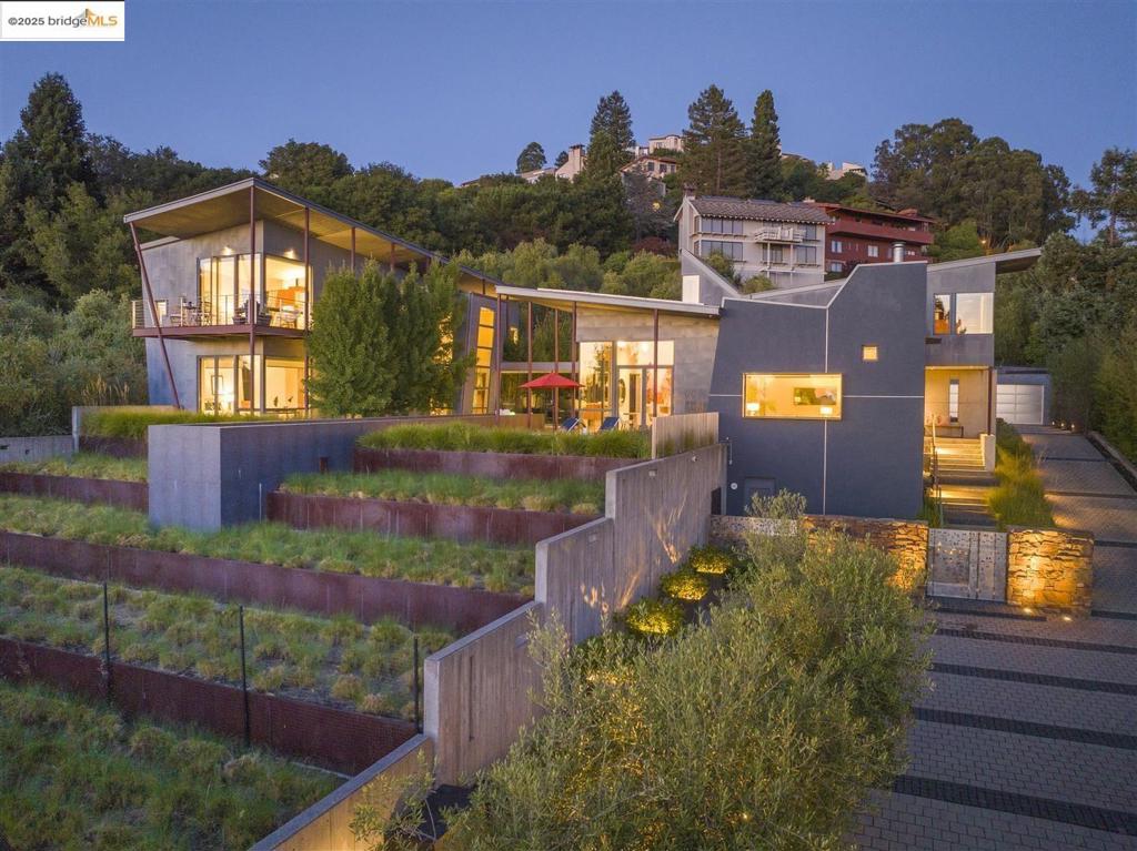 CLAREMONT HILLS - Residential