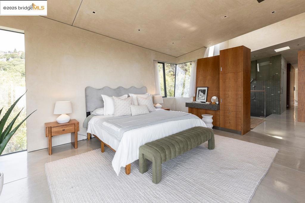 CLAREMONT HILLS - Residential