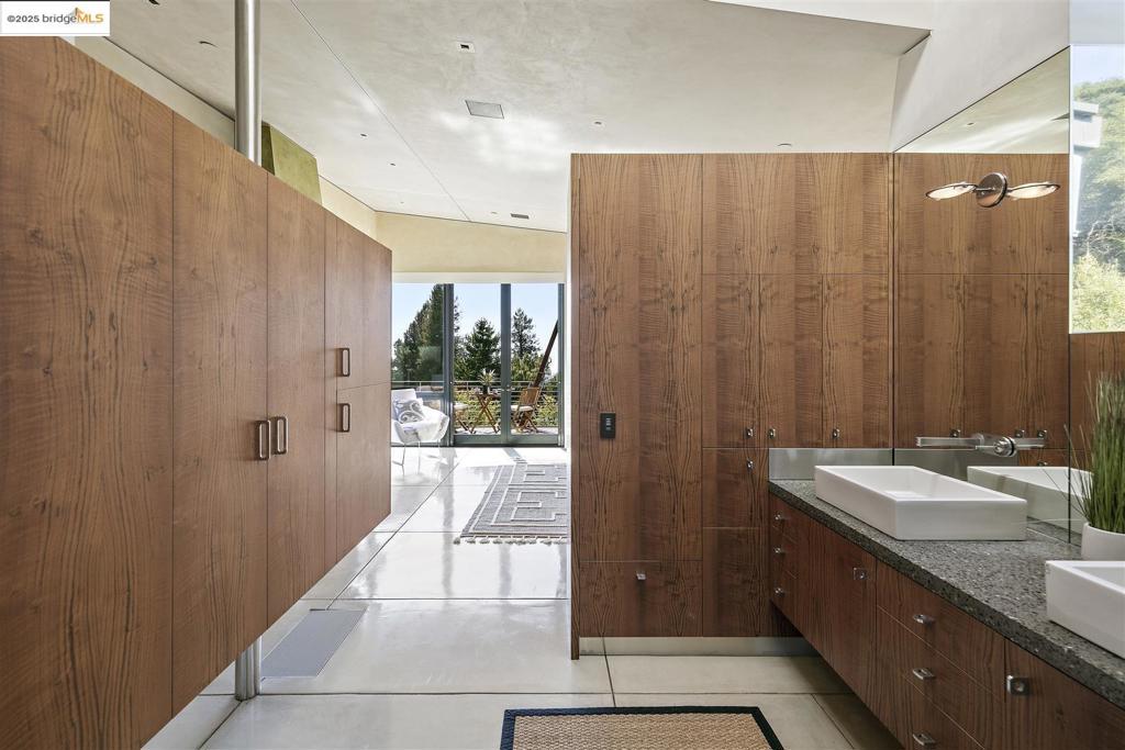 CLAREMONT HILLS - Residential
