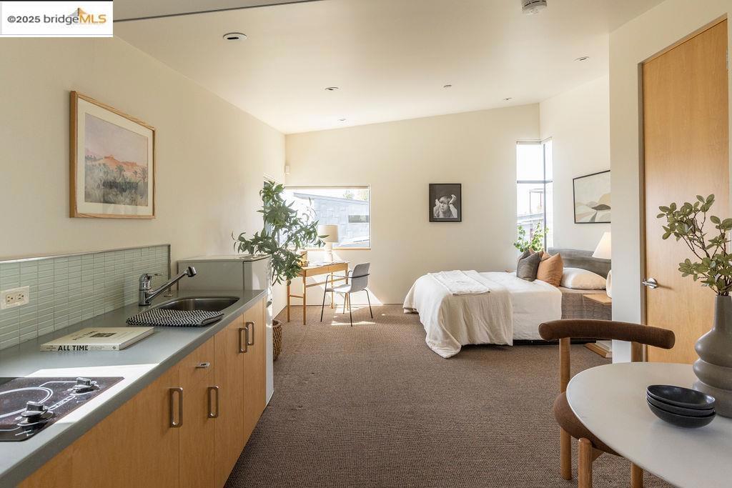 CLAREMONT HILLS - Residential