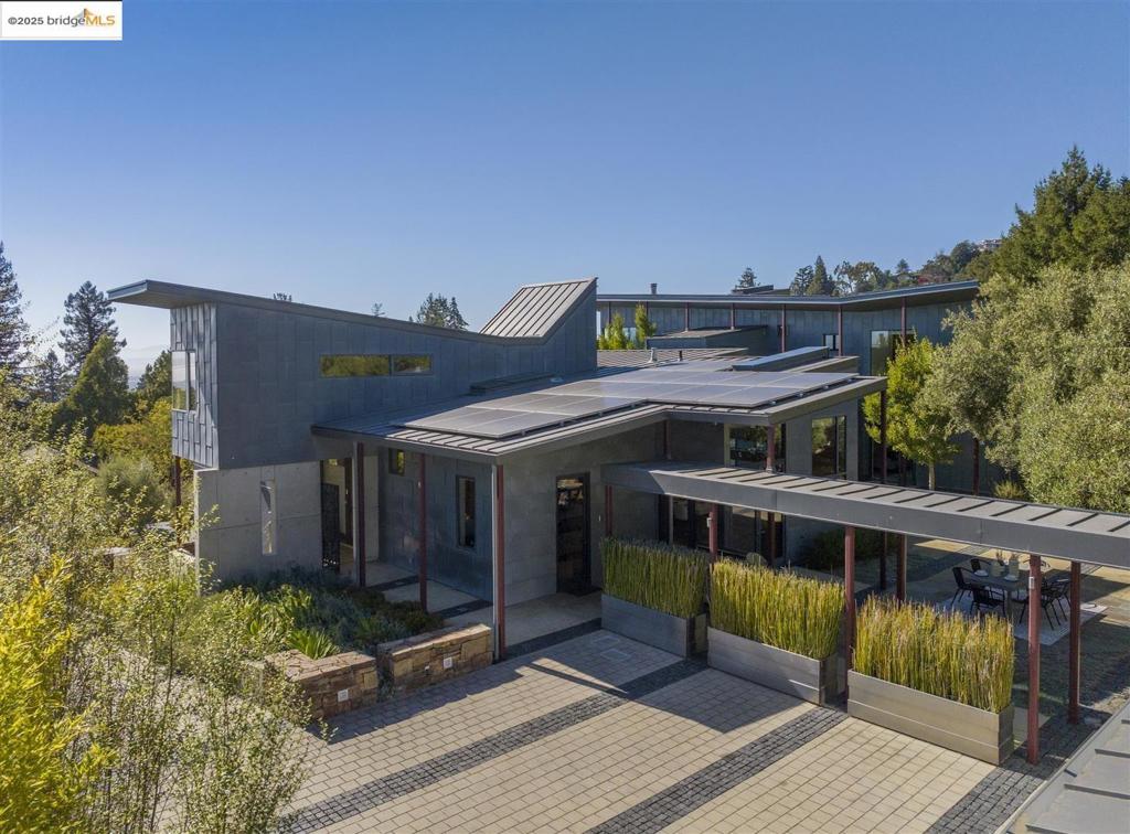 CLAREMONT HILLS - Residential