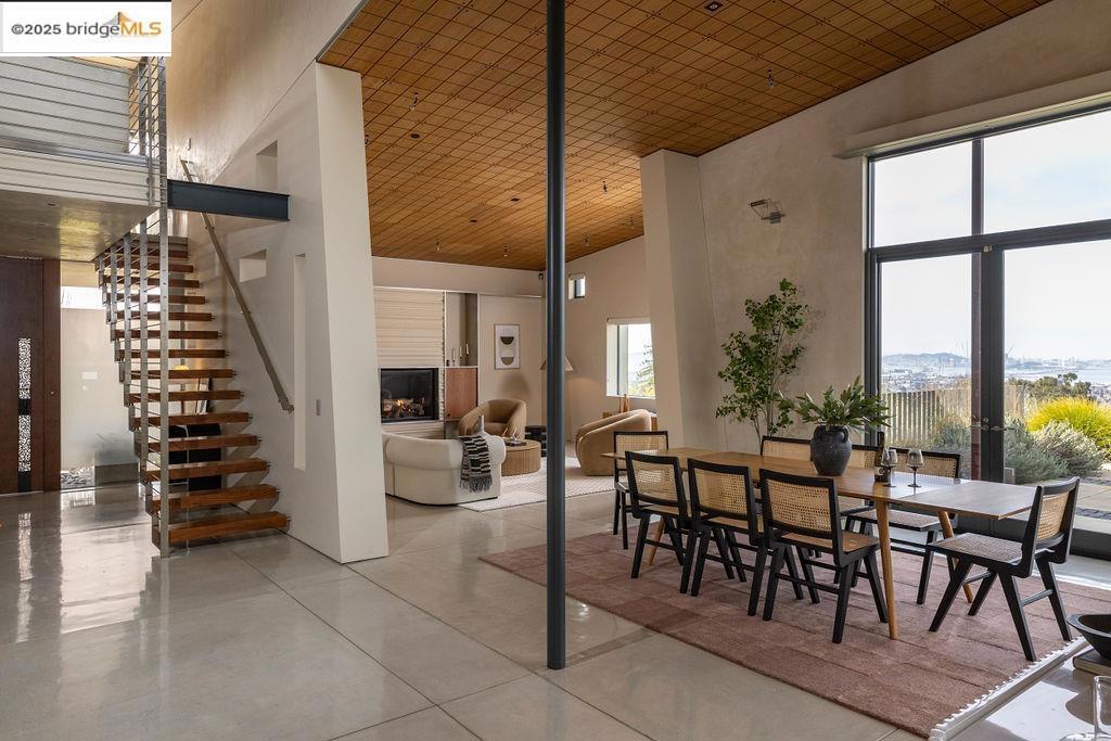 CLAREMONT HILLS - Residential