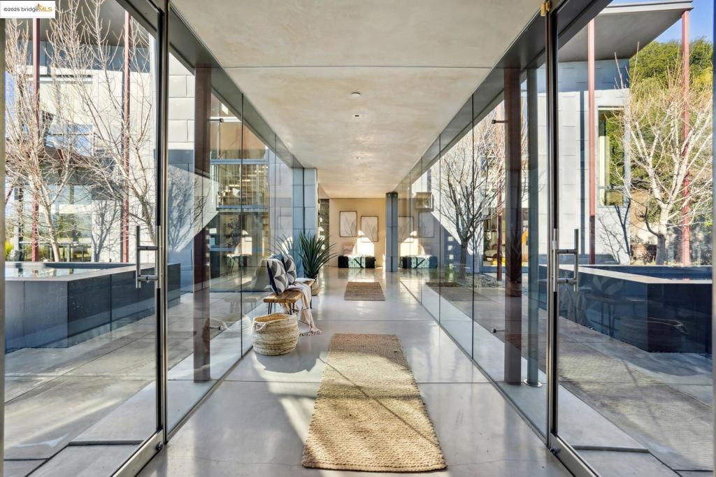 CLAREMONT HILLS - Residential