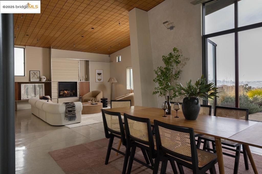 CLAREMONT HILLS - Residential