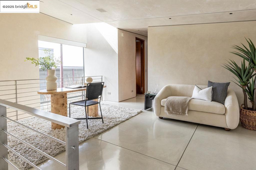 CLAREMONT HILLS - Residential