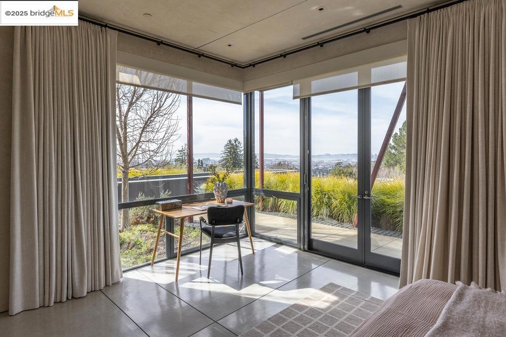 CLAREMONT HILLS - Residential