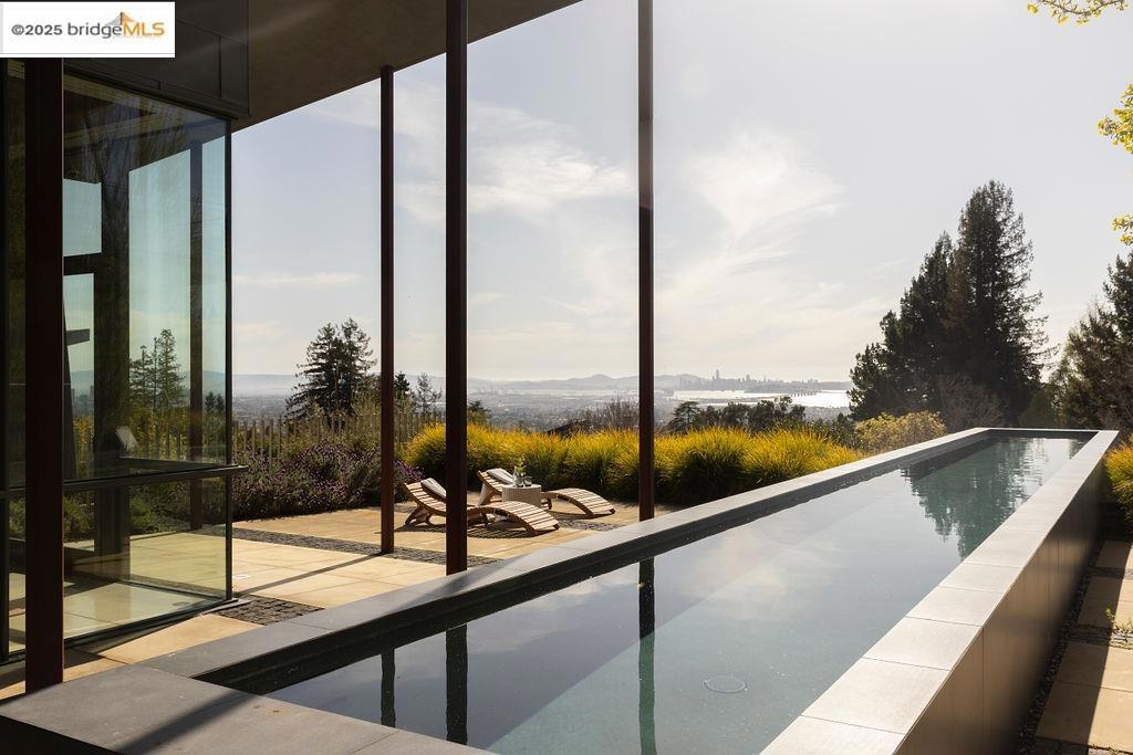 CLAREMONT HILLS - Residential