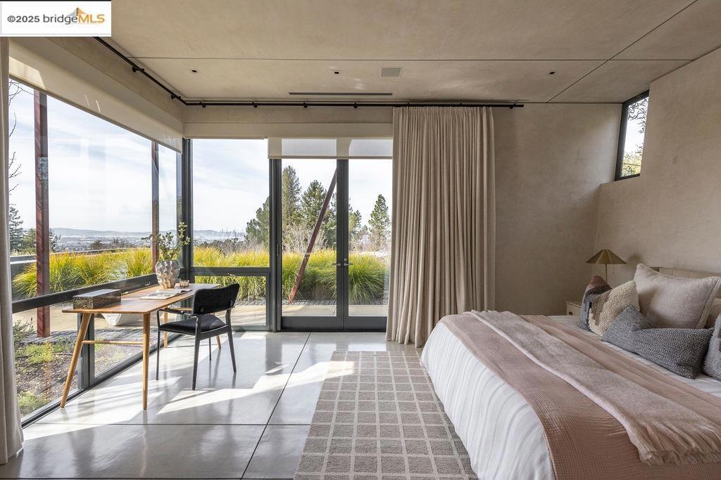 CLAREMONT HILLS - Residential