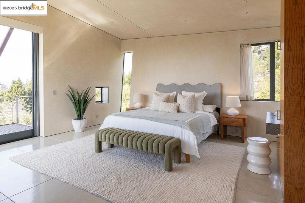 CLAREMONT HILLS - Residential