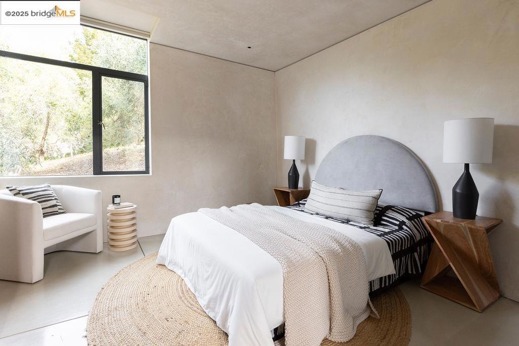 CLAREMONT HILLS - Residential