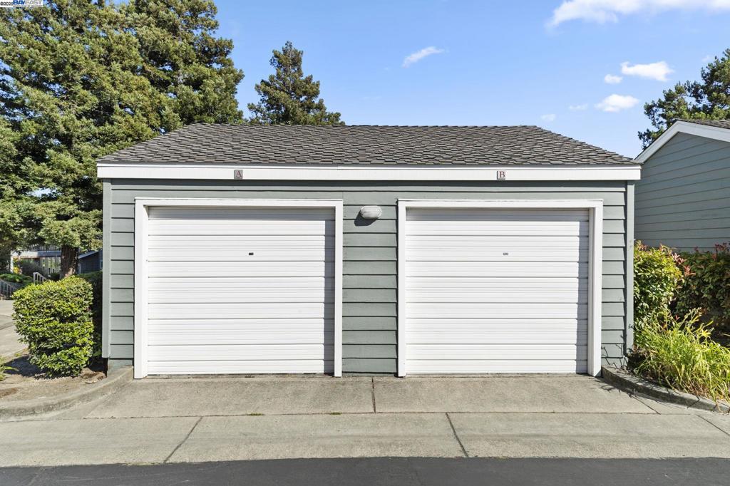 CANYON MEADOWS - Residential