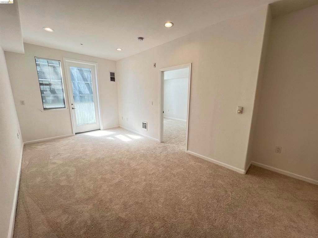 Photo of 989 Franklin St St #621, Oakland, CA 94607 (MLS # 41127620)