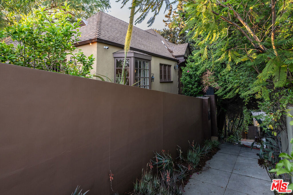 Properties 3 263 Lamont Drive