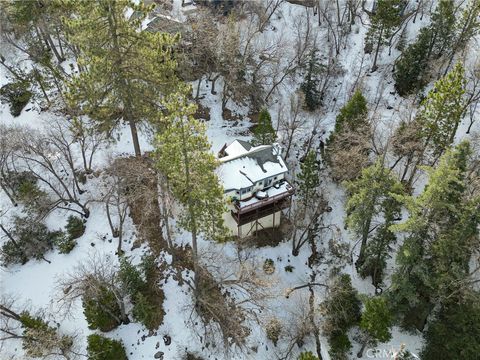 Photo of 1419 Calgary Dr, Lake Arrowhead, CA 92352 (MLS # IG26035787)