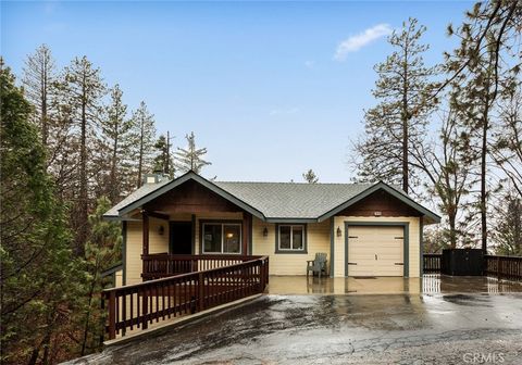 Photo of 1419 Calgary Dr, Lake Arrowhead, CA 92352 (MLS # IG26035787)