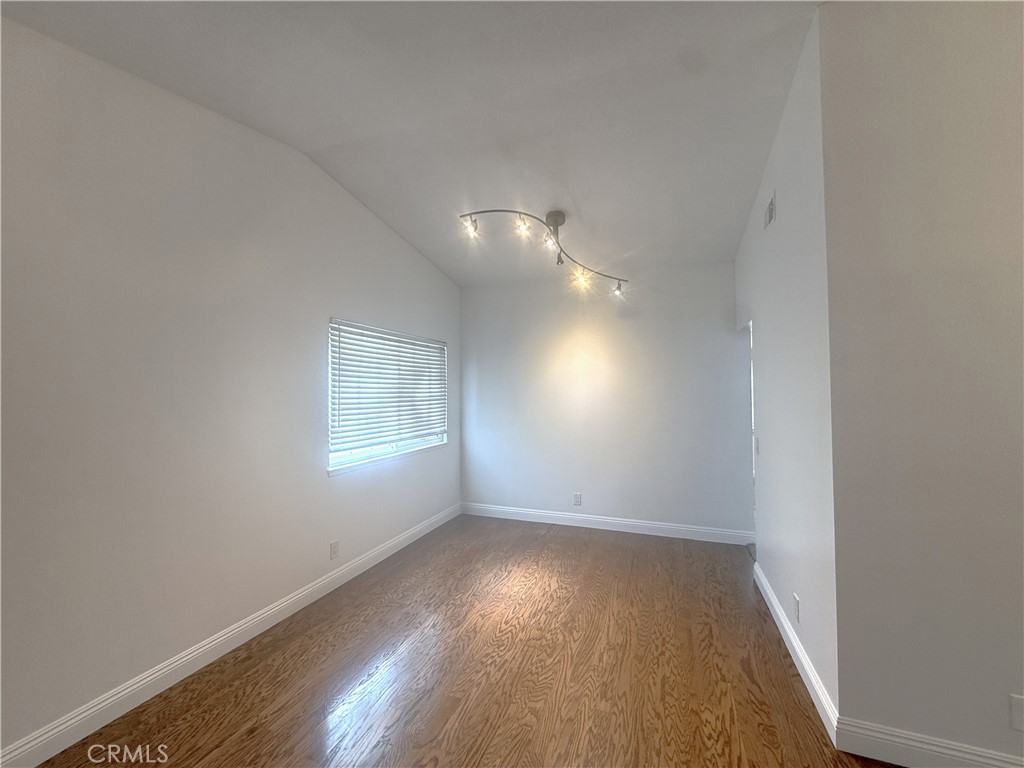 977 Wellington Road