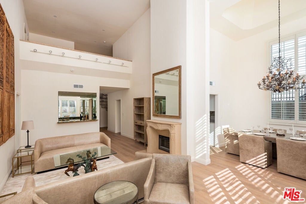 2337 Fox Hills Drive 102, Los Angeles CA 90064