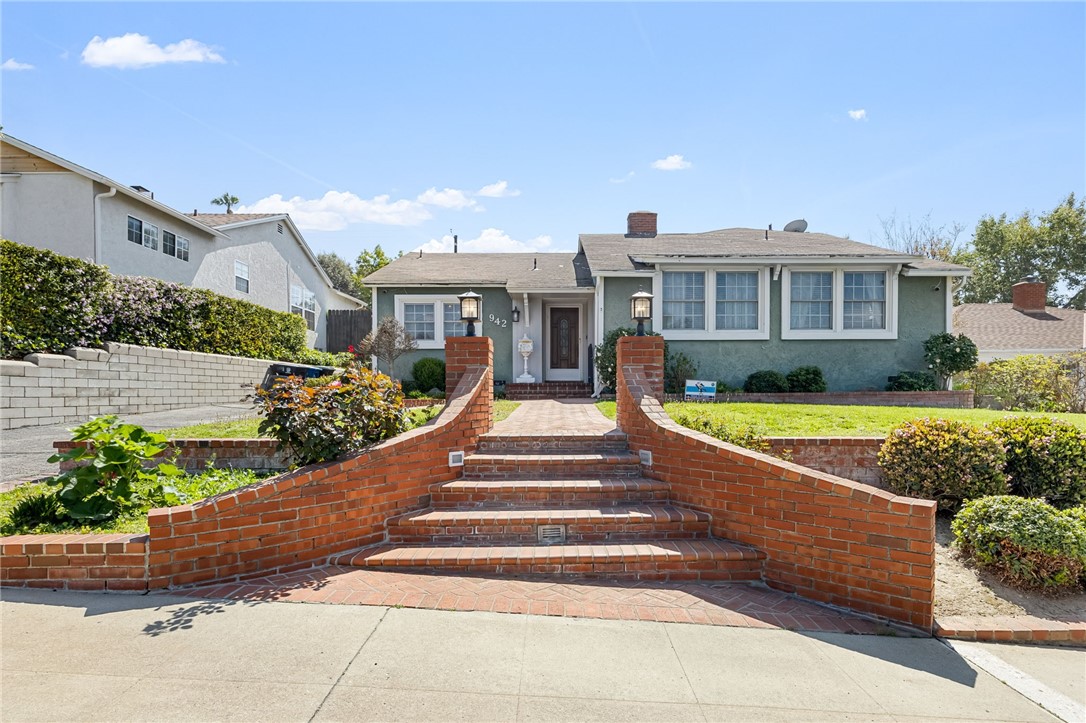 942 University Avenue