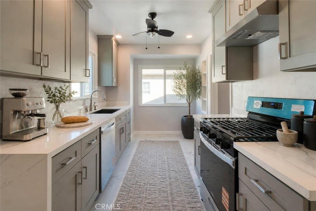 8237 Arnett
