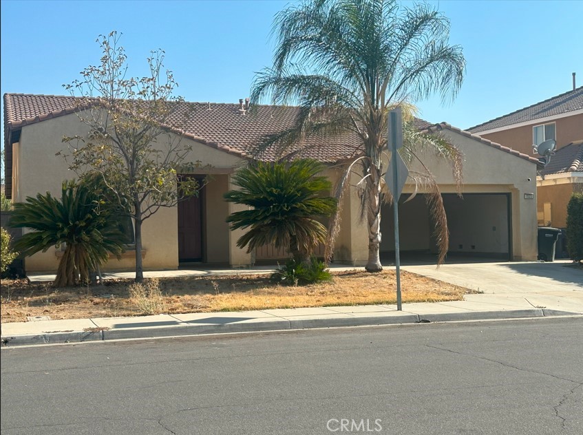 Gorgeous home, 5 bedrooms, 3 bathrooms, and 3-car attached garage. One-floor house.