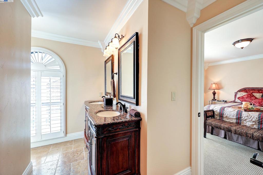 DISCOVERY BAY COUNTRY CLUB - Residential