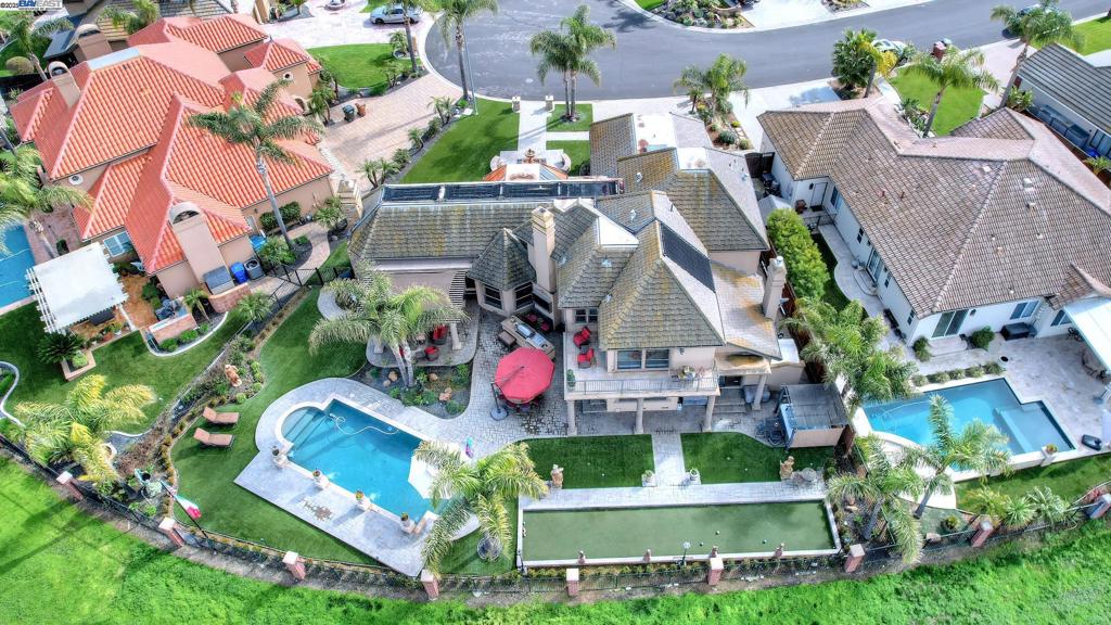 DISCOVERY BAY COUNTRY CLUB - Residential