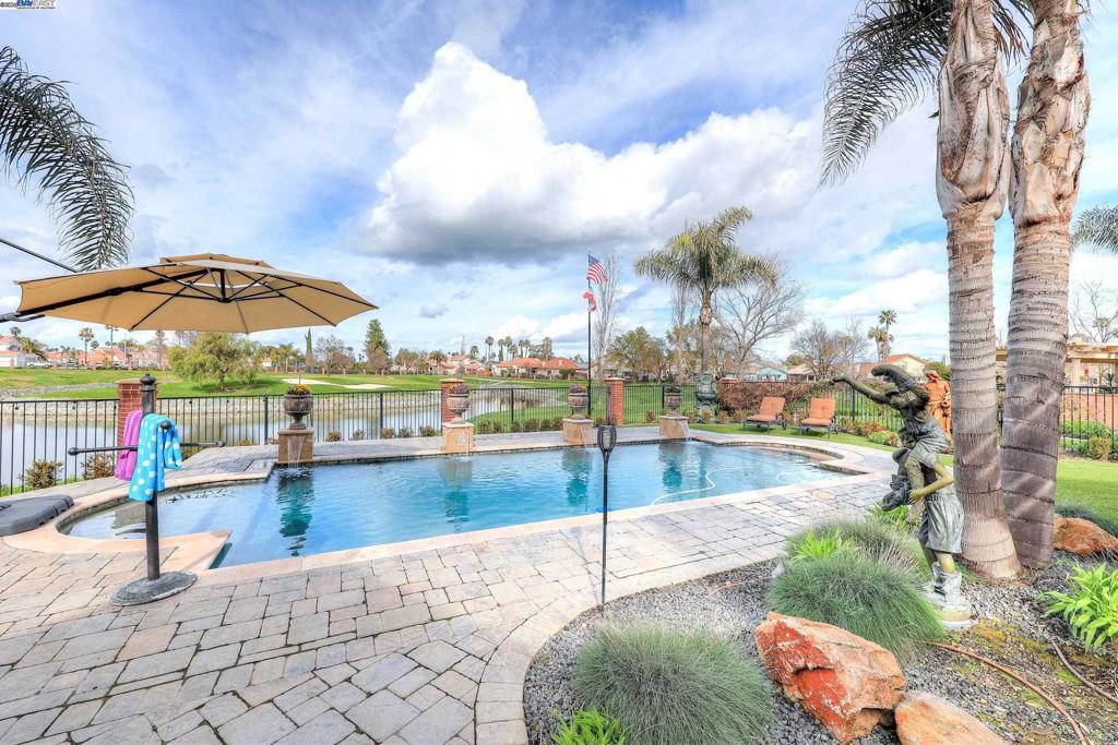 DISCOVERY BAY COUNTRY CLUB - Residential