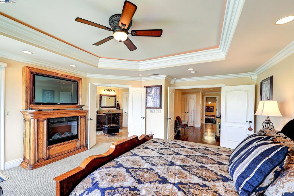 DISCOVERY BAY COUNTRY CLUB - Residential