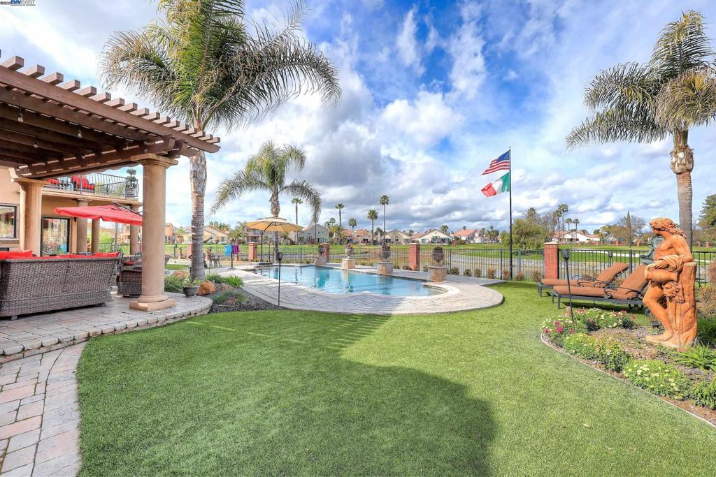 DISCOVERY BAY COUNTRY CLUB - Residential