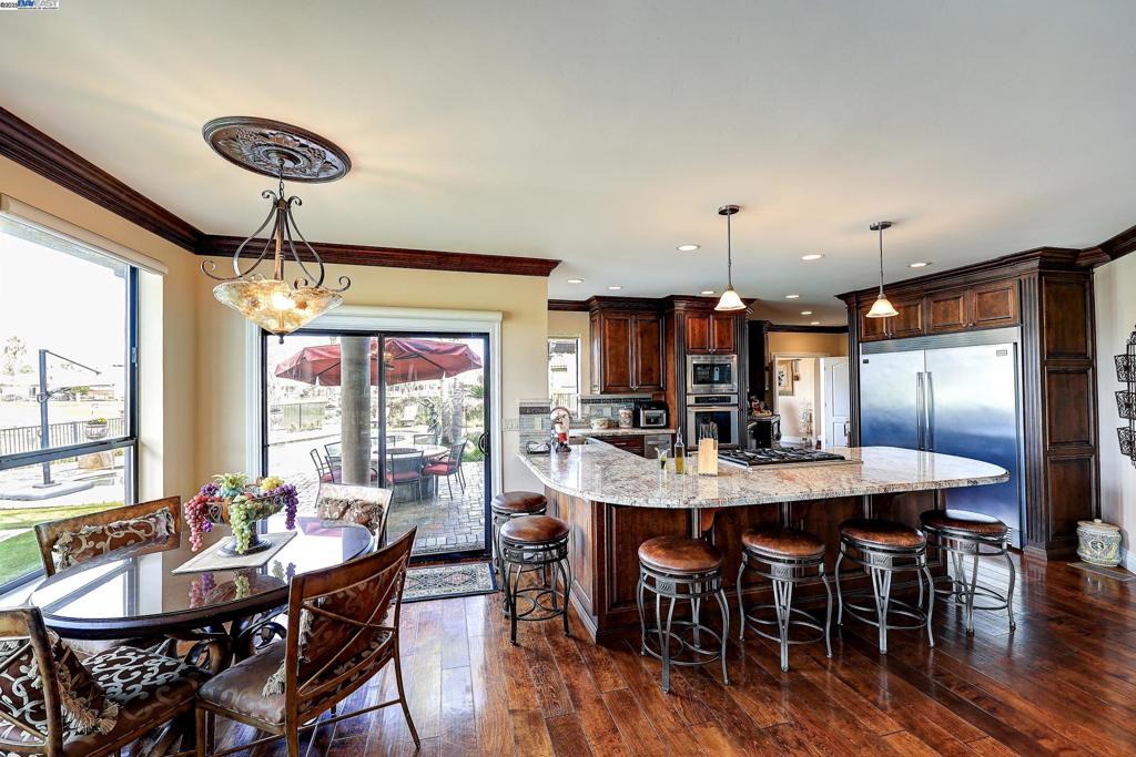 DISCOVERY BAY COUNTRY CLUB - Residential