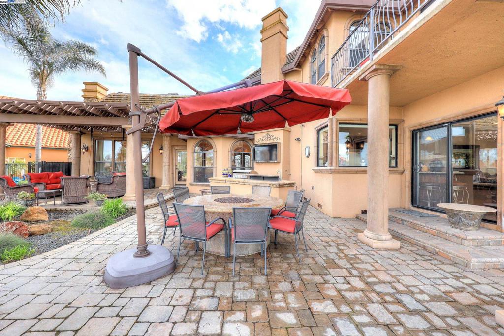 DISCOVERY BAY COUNTRY CLUB - Residential