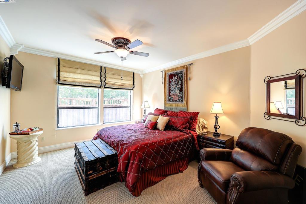 DISCOVERY BAY COUNTRY CLUB - Residential