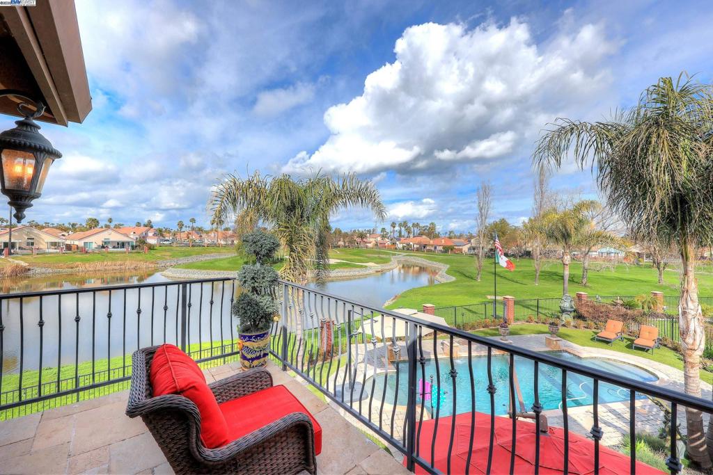 DISCOVERY BAY COUNTRY CLUB - Residential