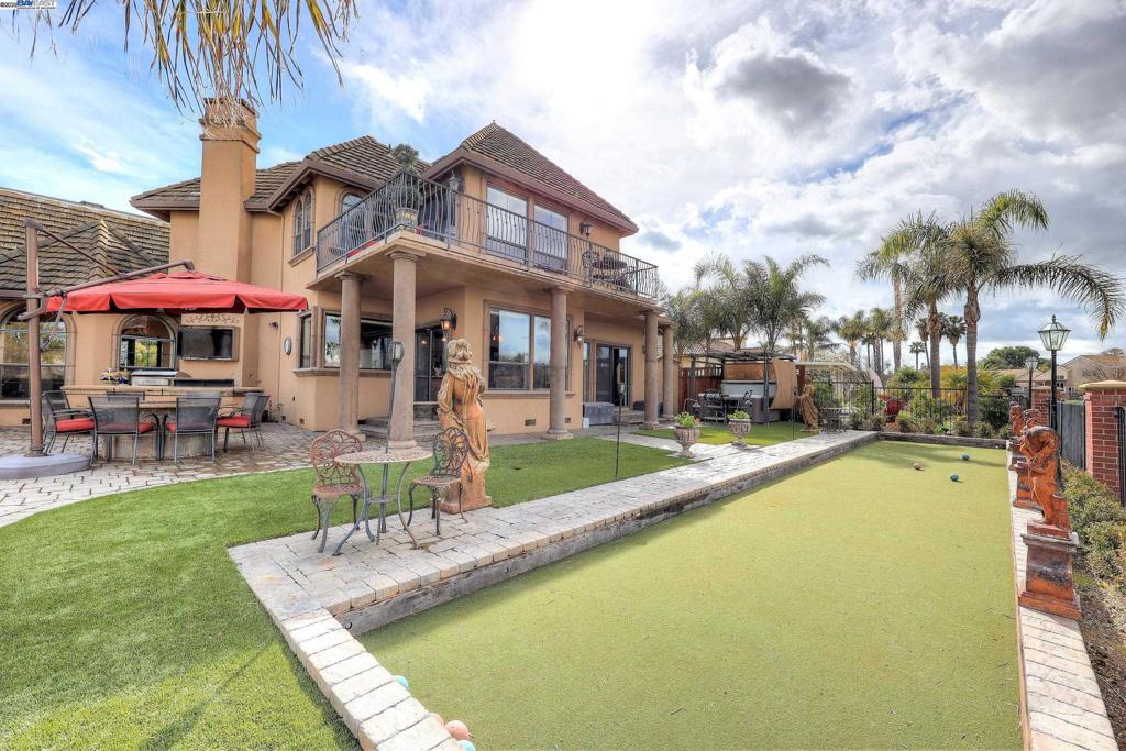 DISCOVERY BAY COUNTRY CLUB - Residential