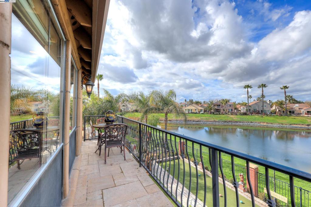 DISCOVERY BAY COUNTRY CLUB - Residential