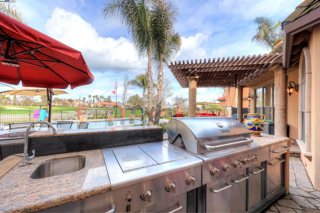 DISCOVERY BAY COUNTRY CLUB - Residential