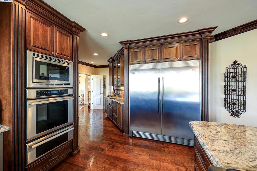 DISCOVERY BAY COUNTRY CLUB - Residential