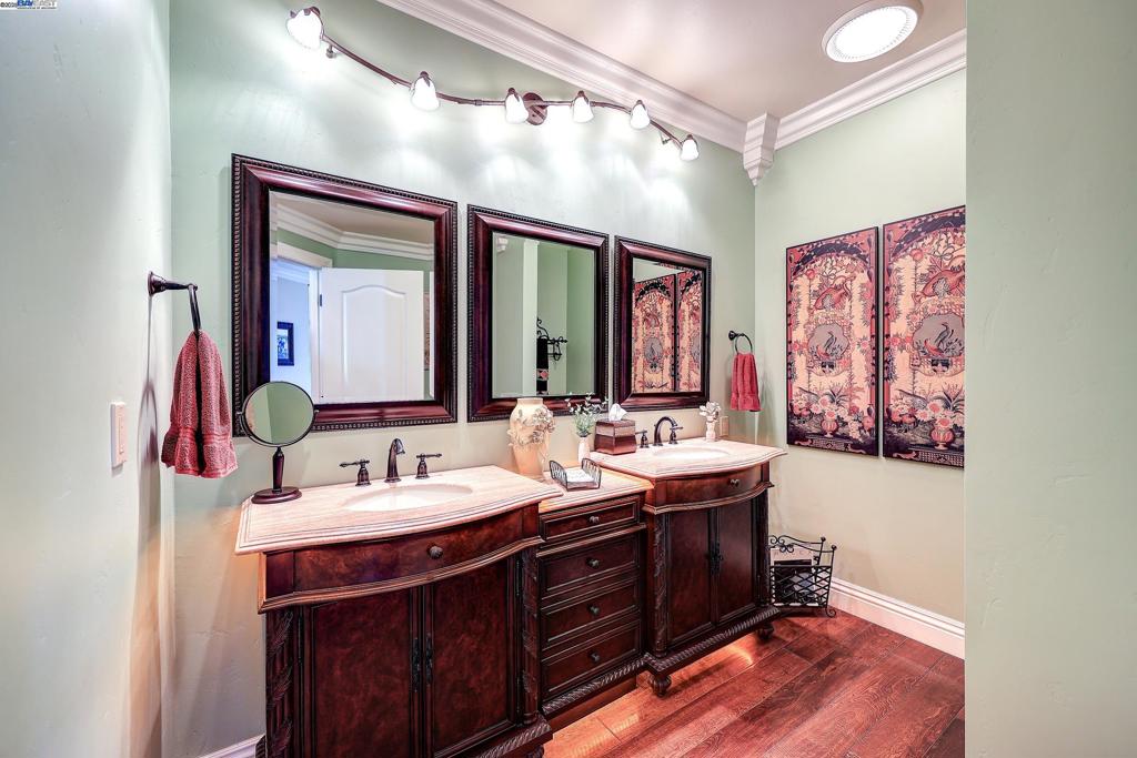 DISCOVERY BAY COUNTRY CLUB - Residential